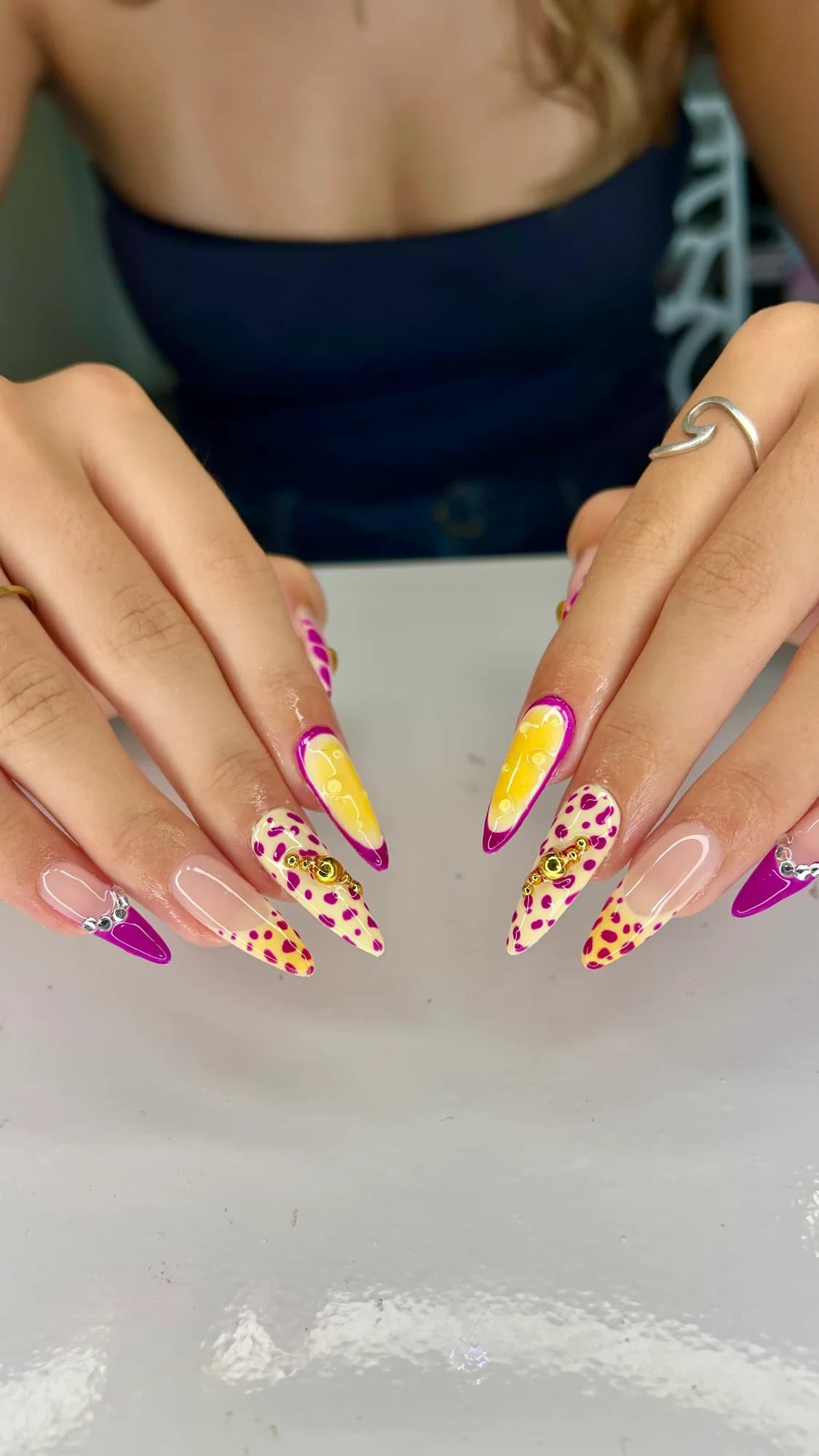 Nail art galaxie — paillettes et chrome